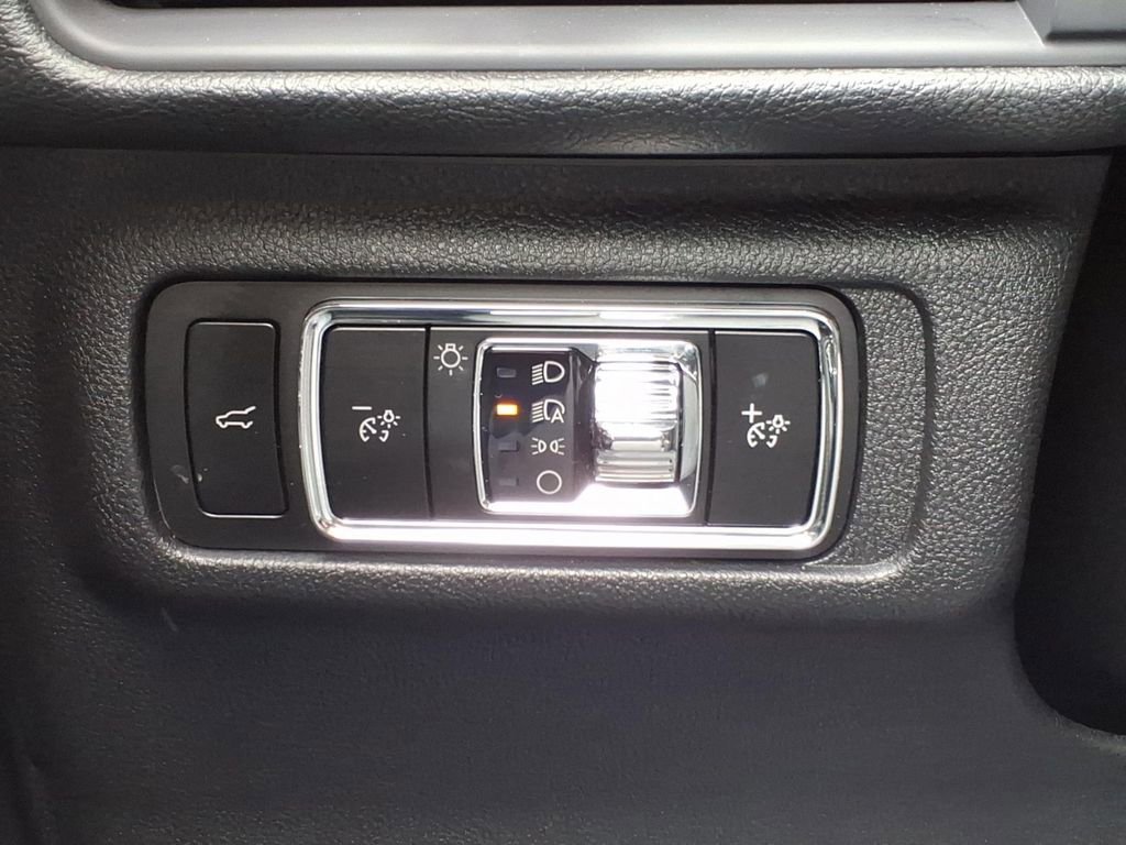 Used 2024 Lincoln Corsair AWD w/ Equipment Group 101A image 16