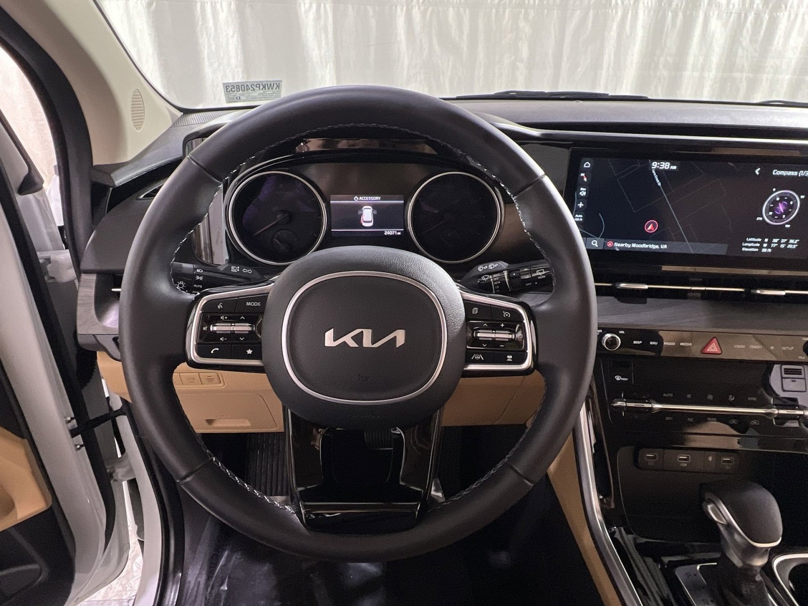 Used 2024 Kia Carnival EX image 24