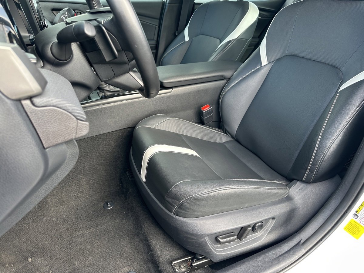 Used 2025 Toyota Camry SE image 11