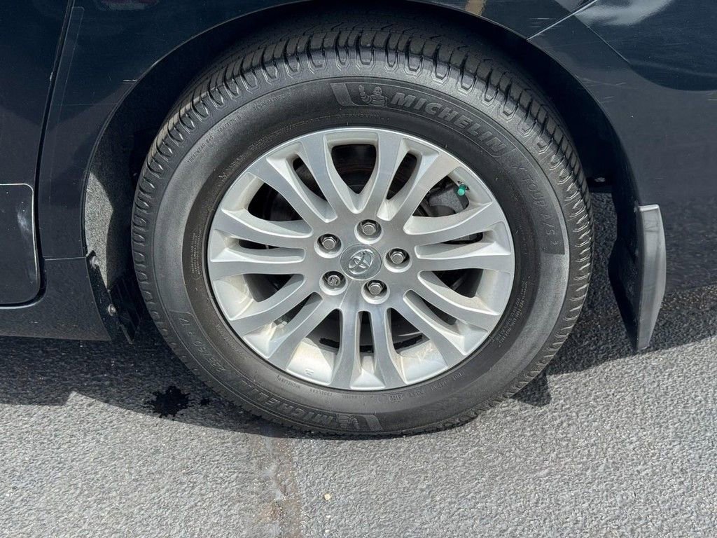 Used 2017 Toyota Sienna XLE Premium w/ Protection Package FWD image 8