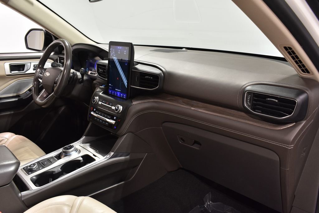 Used 2020 Ford Explorer Platinum w/ Premium Technology Package image 32