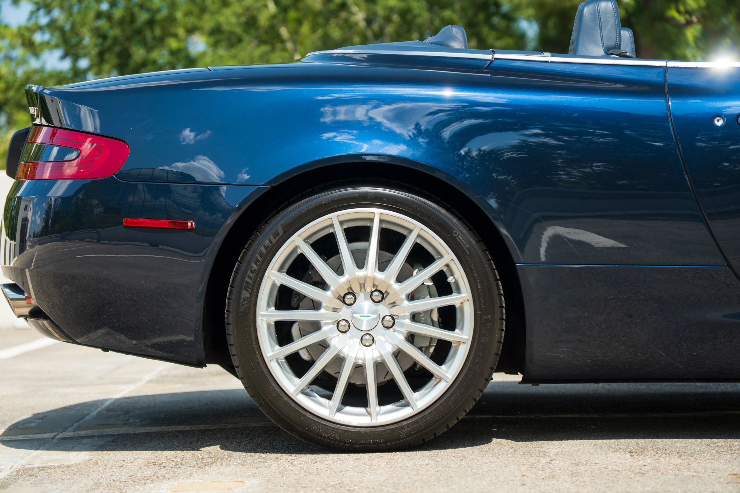 Used 2006 Aston Martin DB9 Volante RWD image 14