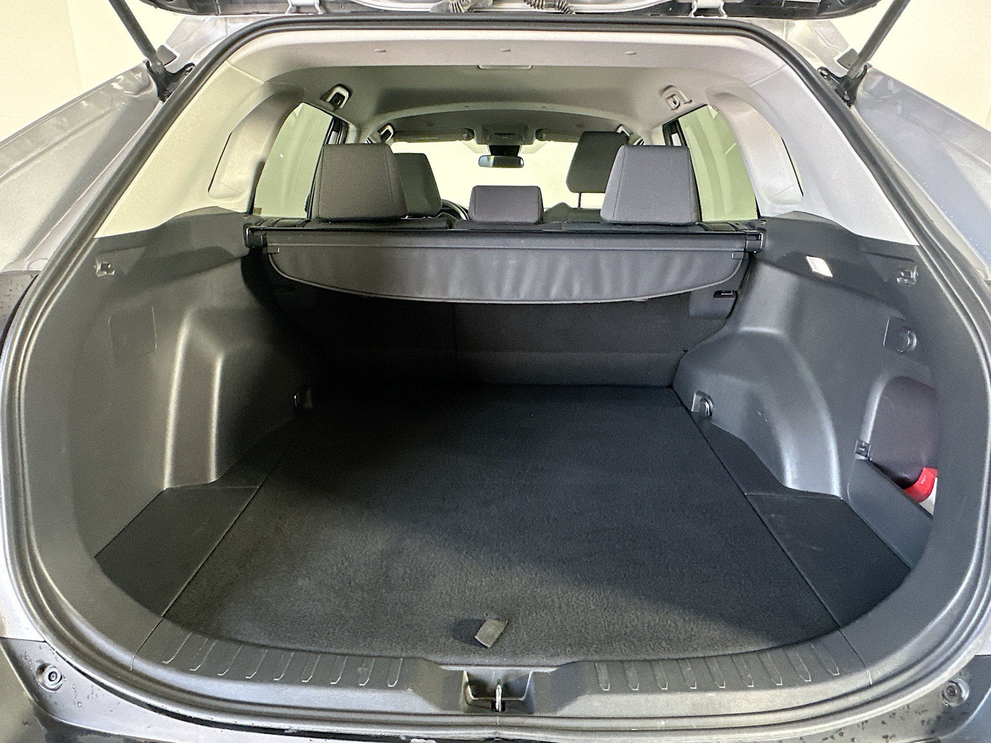 Used 2025 Toyota RAV4 XLE FWD image 28