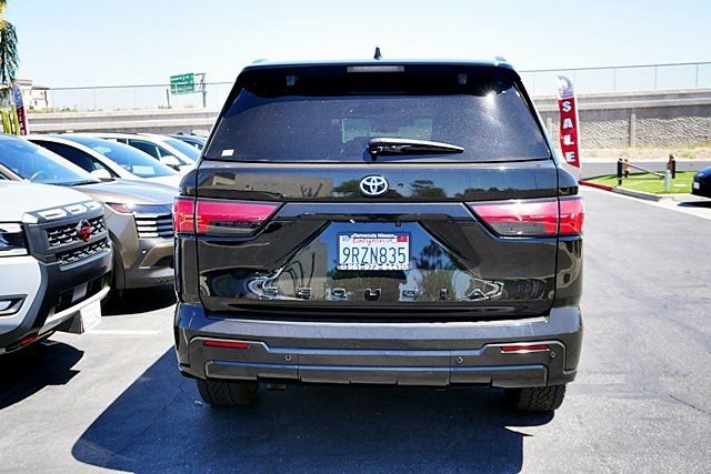 Used 2023 Toyota Sequoia Platinum AWD/4WD image 5