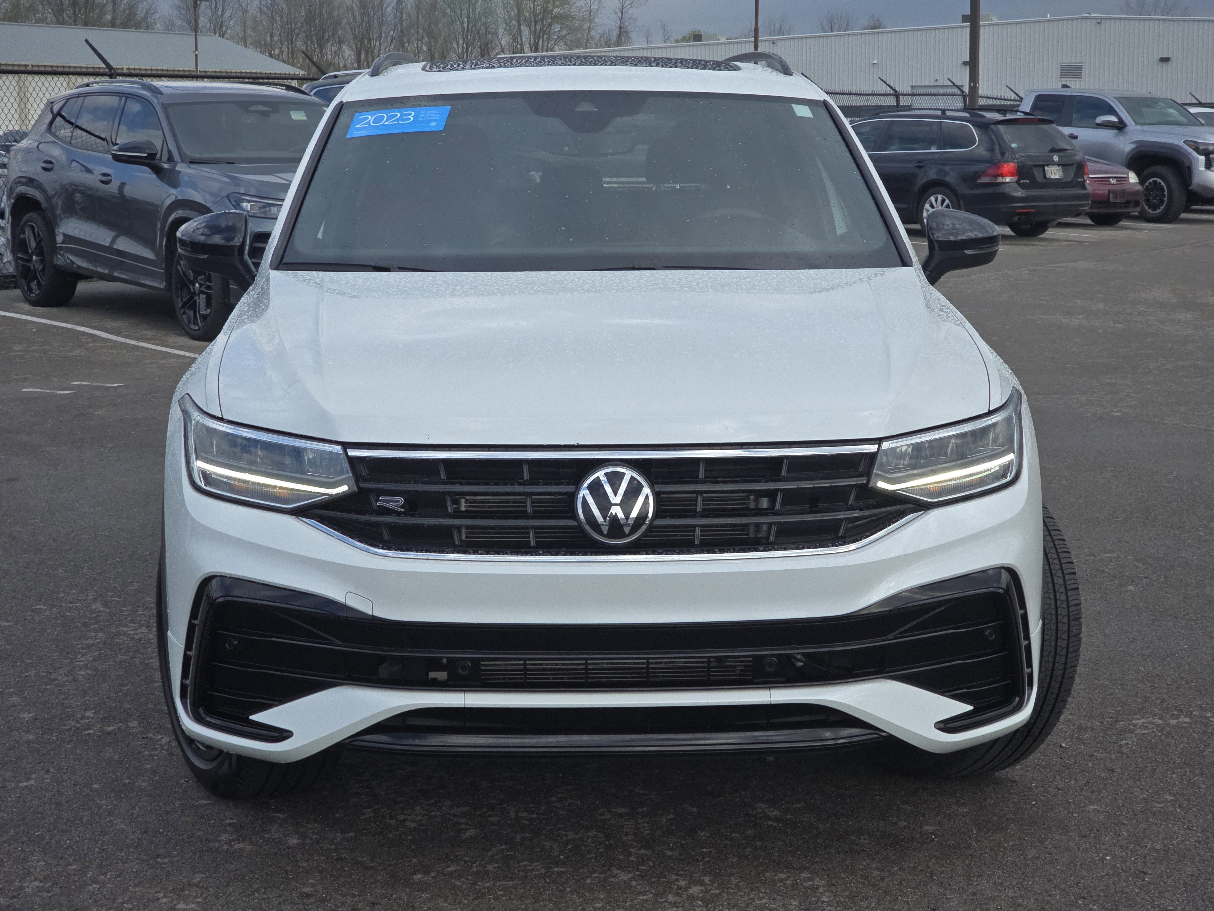 Certified 2023 Volkswagen Tiguan SE R-Line image 2