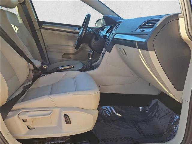 Used 2015 Volkswagen Golf TDI S image 21