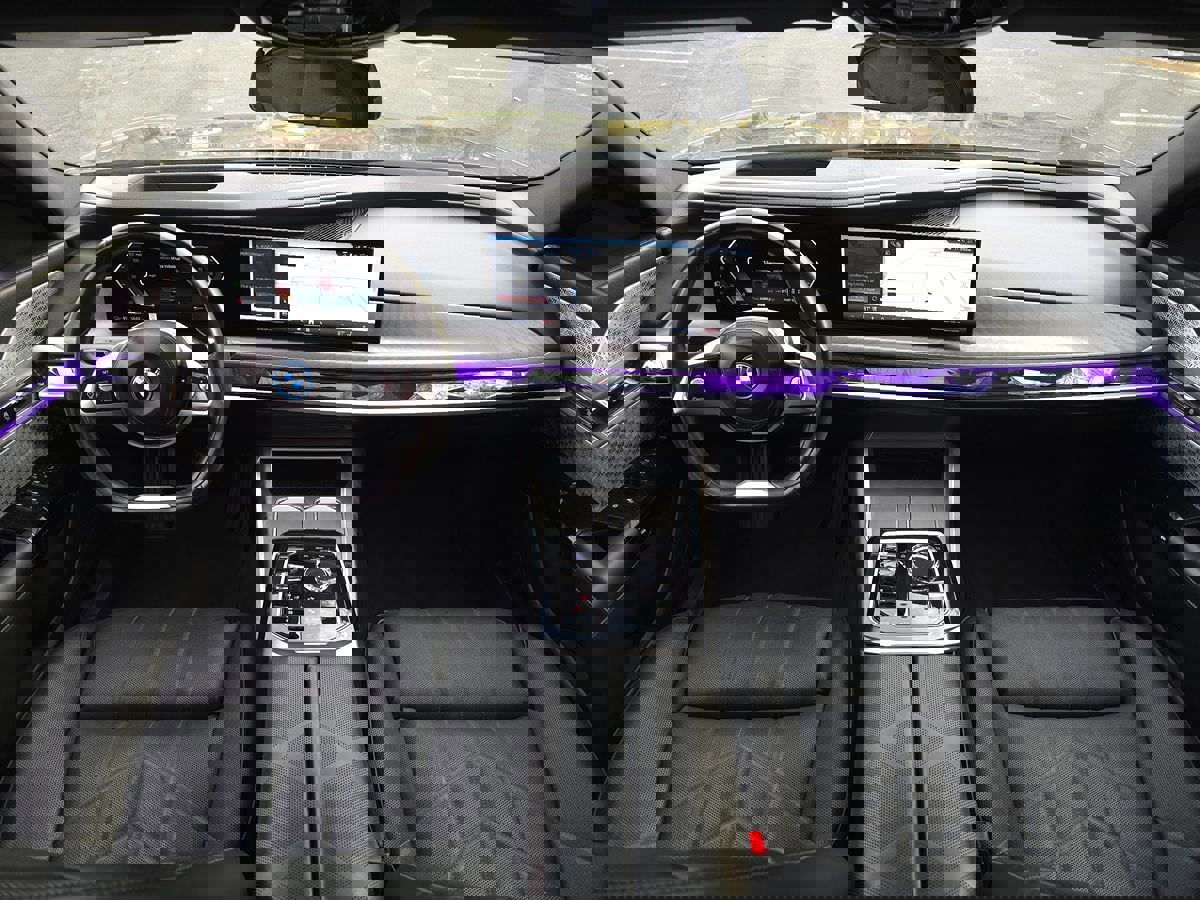 Used 2024 BMW i7 xDrive60 w/ Executive Package image 10