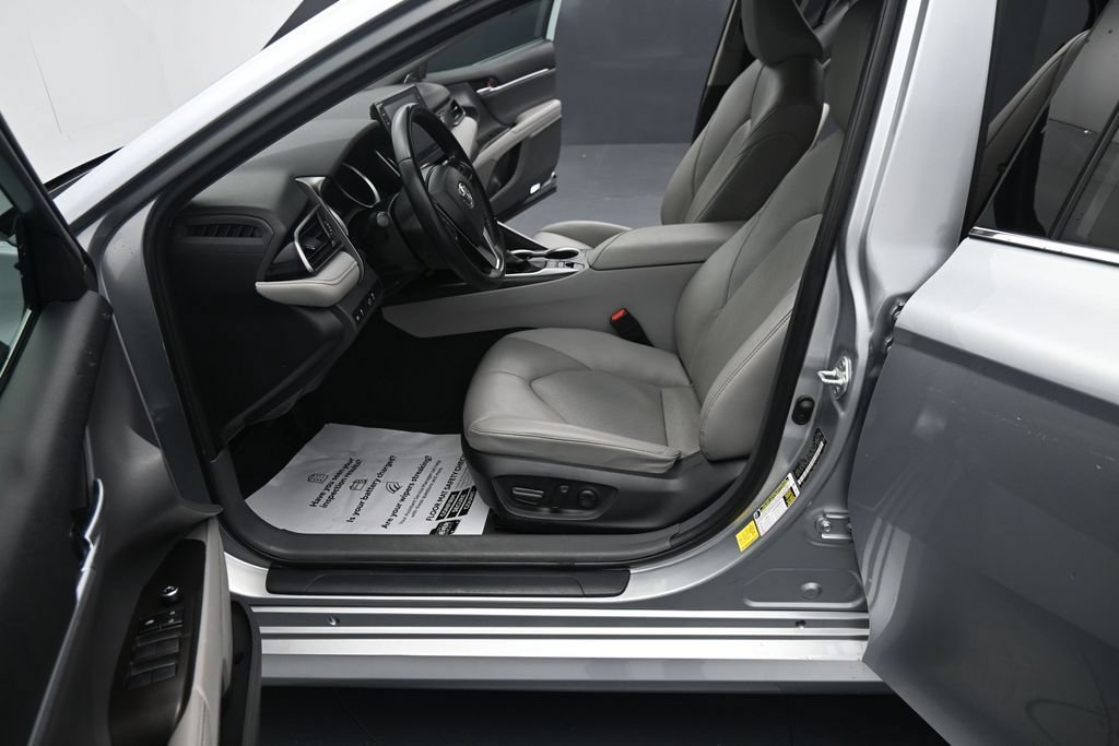 Used 2022 Toyota Camry XLE FWD image 17