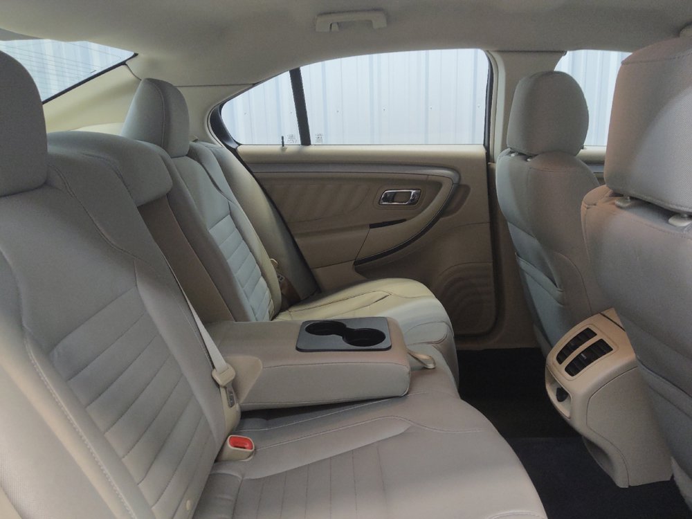 Used 2017 Ford Taurus SE FWD image 19