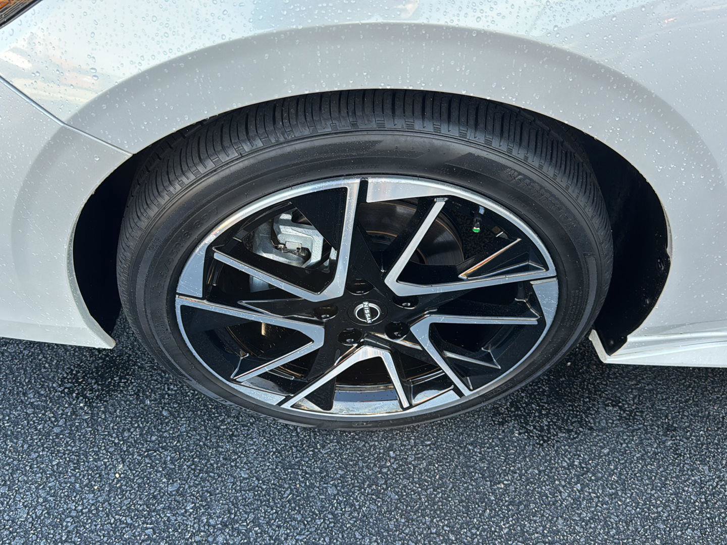 Used 2024 Nissan Sentra SR w/ SR Premium Package image 32