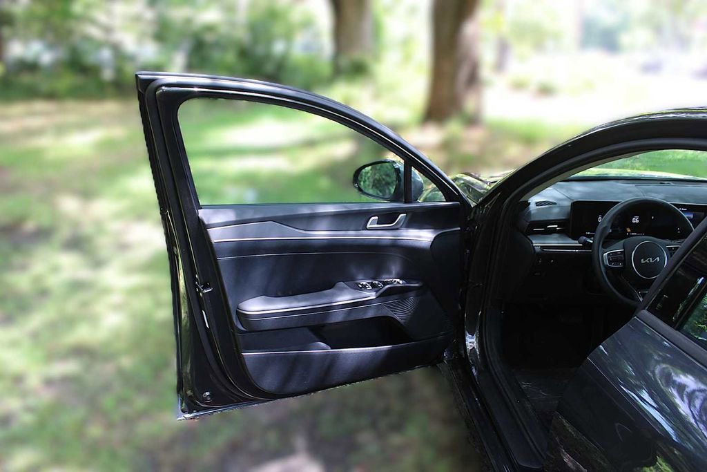 New 2025 Kia K5 LXS image 18