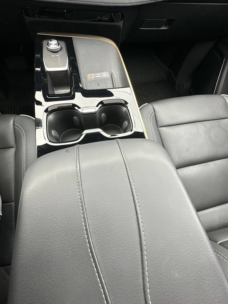 Used 2025 Buick Enclave Avenir w/ LPO, Floor Liner Package FWD image 19
