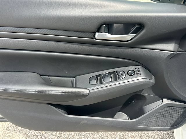 Used 2025 Nissan Altima 2.5 SV FWD image 22