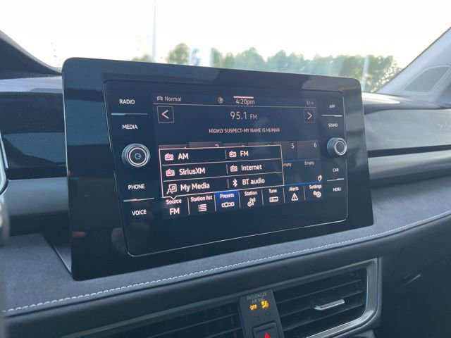 Certified 2025 Volkswagen Taos SE image 16