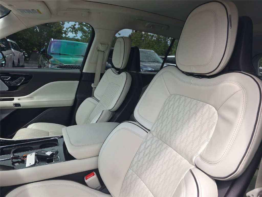 Certified 2023 Lincoln Aviator Black Label Grand Touring w/ Class IV Trailer Tow Package AWD/4WD image 19