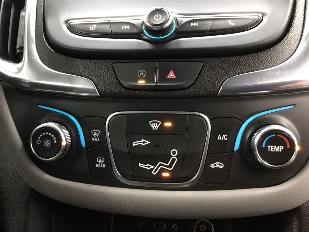 Used 2023 Chevrolet Equinox LS image 29