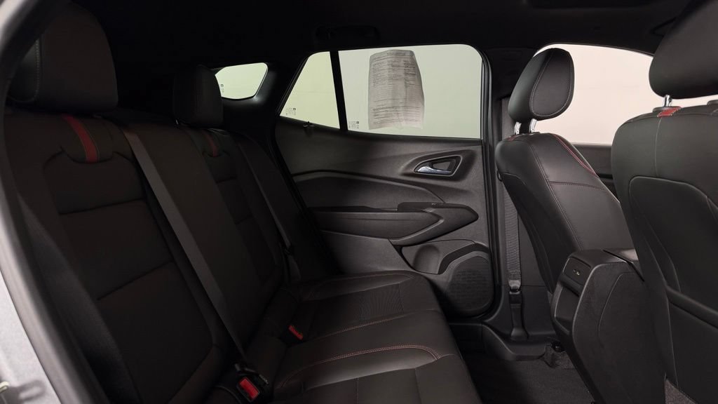 Used 2024 Chevrolet Trax RS w/ Sunroof Package FWD image 28