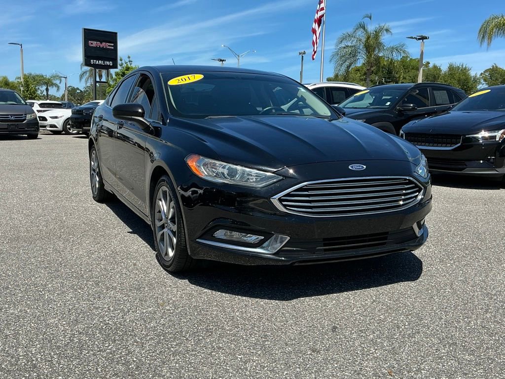 Used 2017 Ford Fusion SE w/ Equipment Group 201A FWD image 9