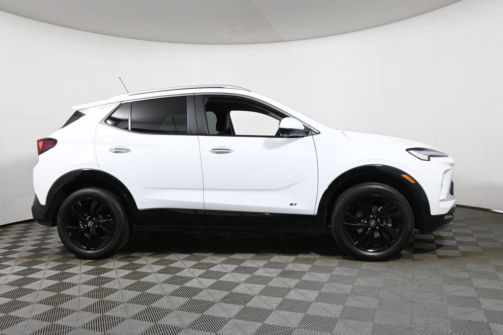 Used 2025 Buick Encore GX Sport Touring w/ Advanced Technology Package image 8