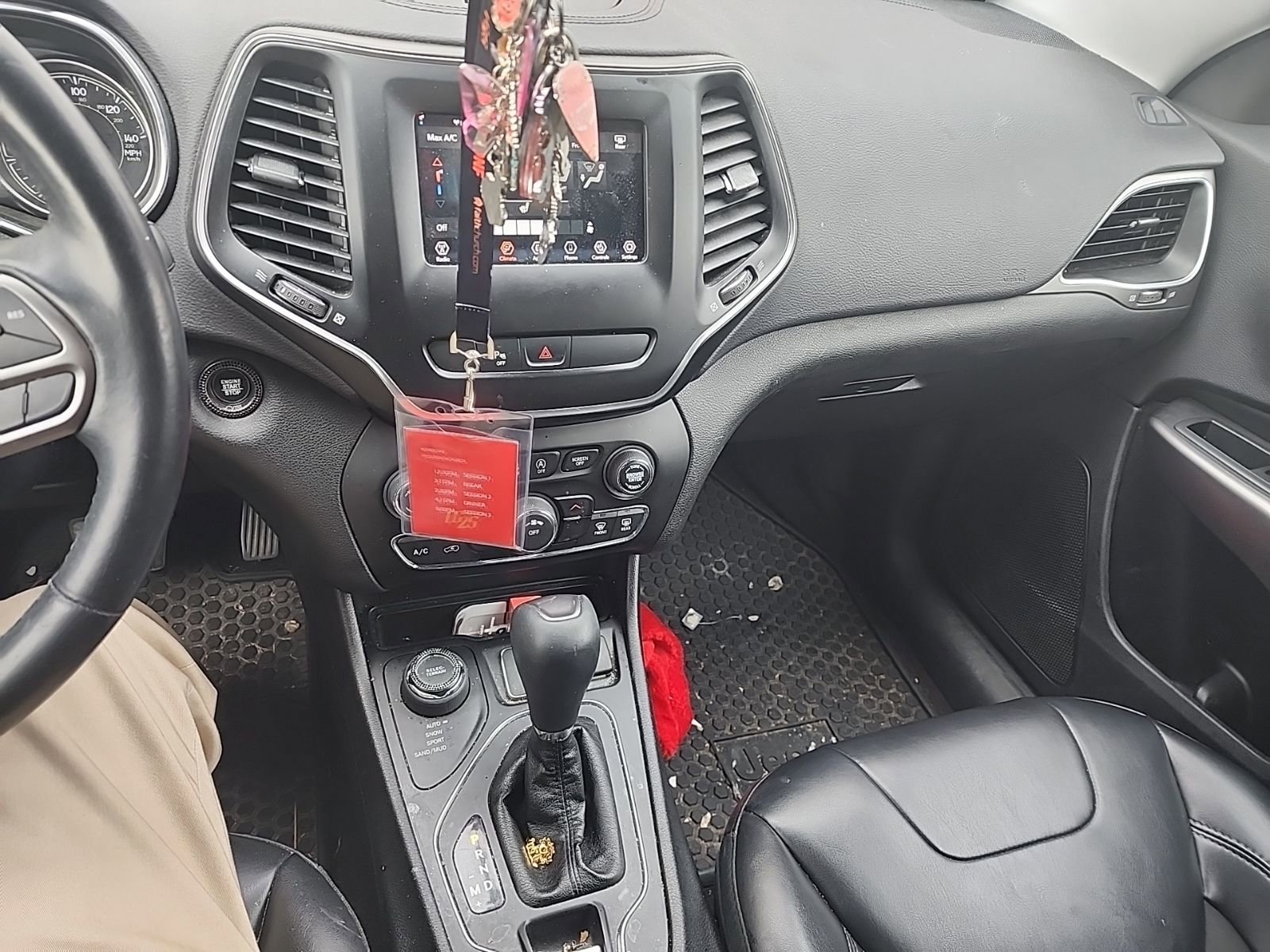 Used 2019 Jeep Cherokee Latitude Plus w/ Cold Weather Group image 4