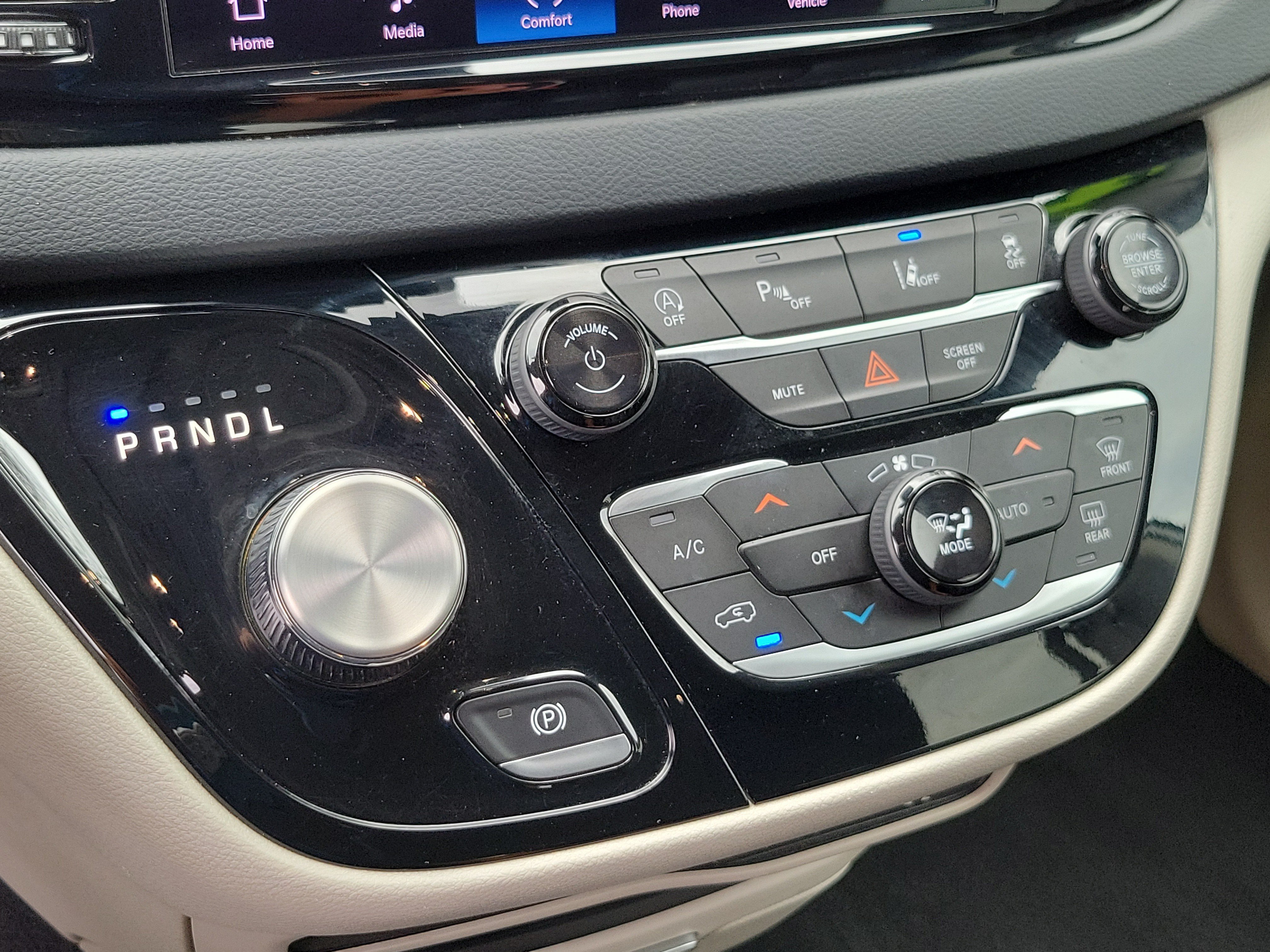 Used 2023 Chrysler Pacifica Touring-L FWD image 15