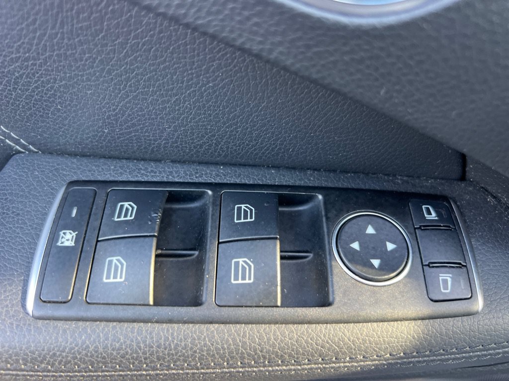 Used 2014 Mercedes-Benz E 350 Sedan image 25