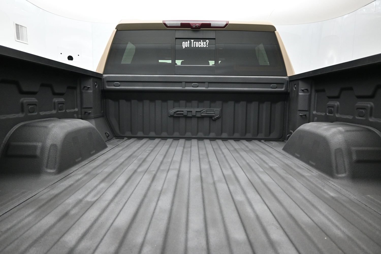 Used 2023 GMC Sierra 1500 AT4 w/ AT4 Premium Package AWD/4WD image 7