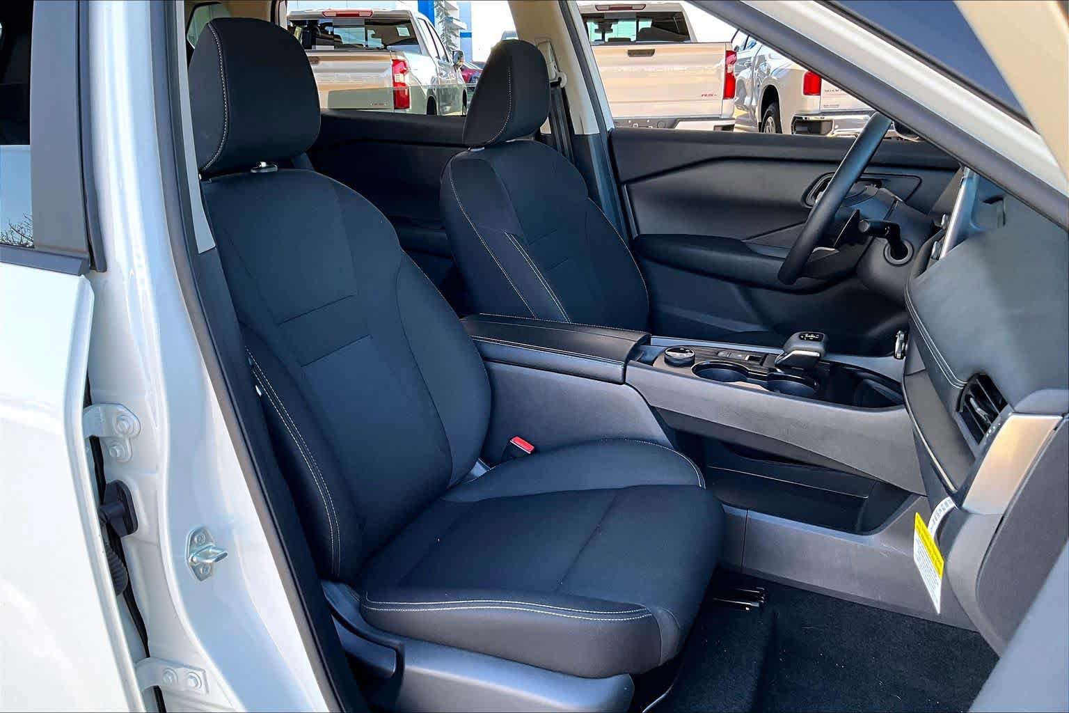 Certified 2025 Nissan Rogue S AWD/4WD image 7