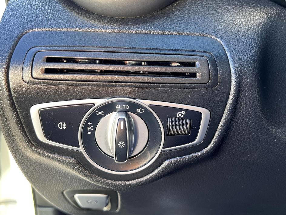 Used 2022 Mercedes-Benz GLC 300 4MATIC image 27