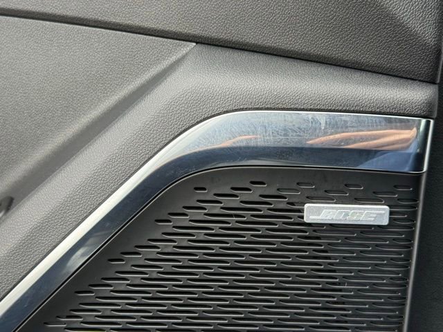 Used 2025 Chevrolet Traverse RS image 25