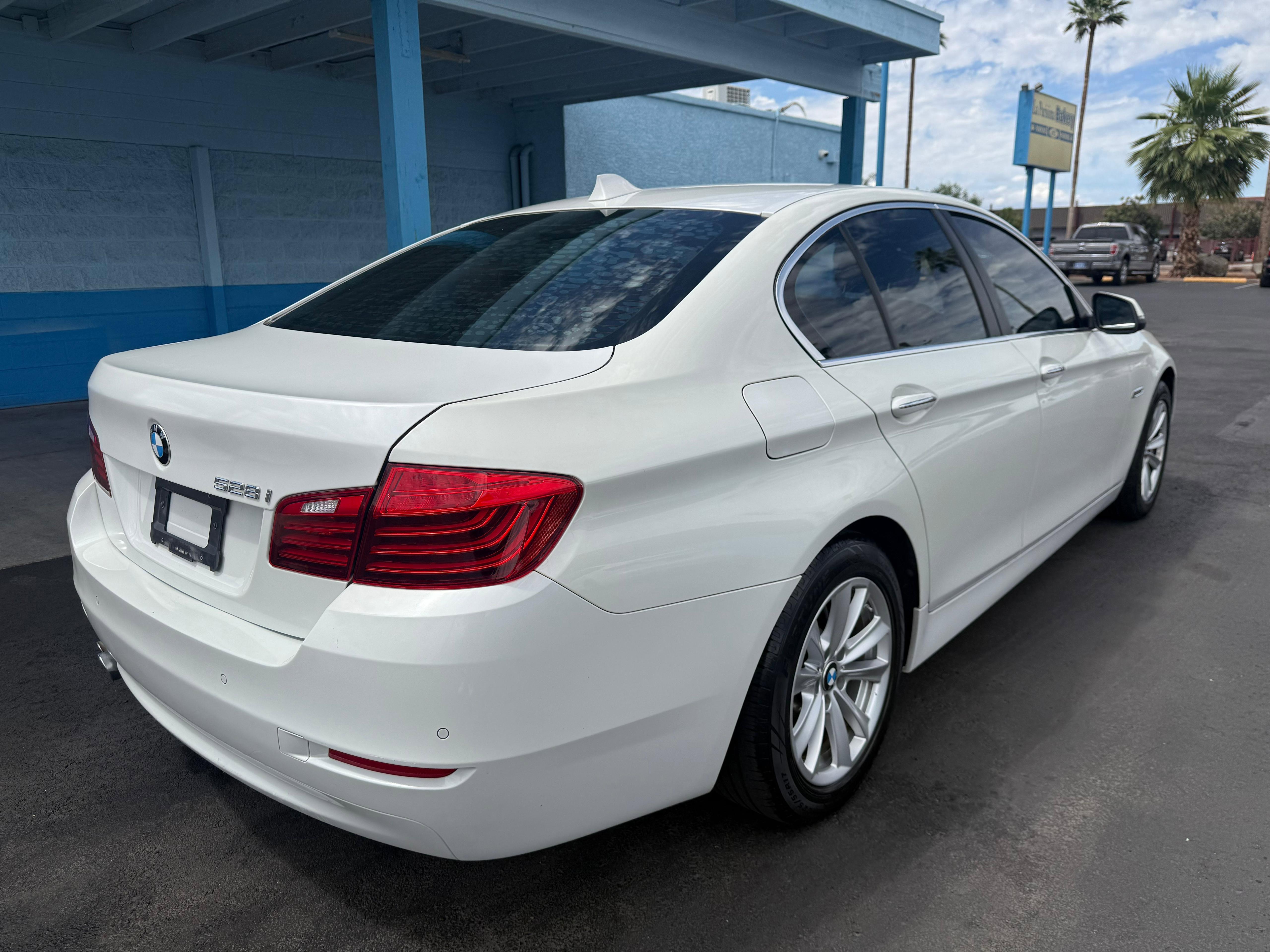 Used 2015 BMW 528i Sedan RWD image 3