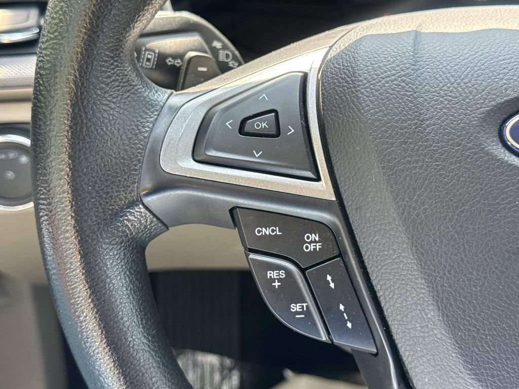 Used 2020 Ford Fusion SE AWD/4WD image 29