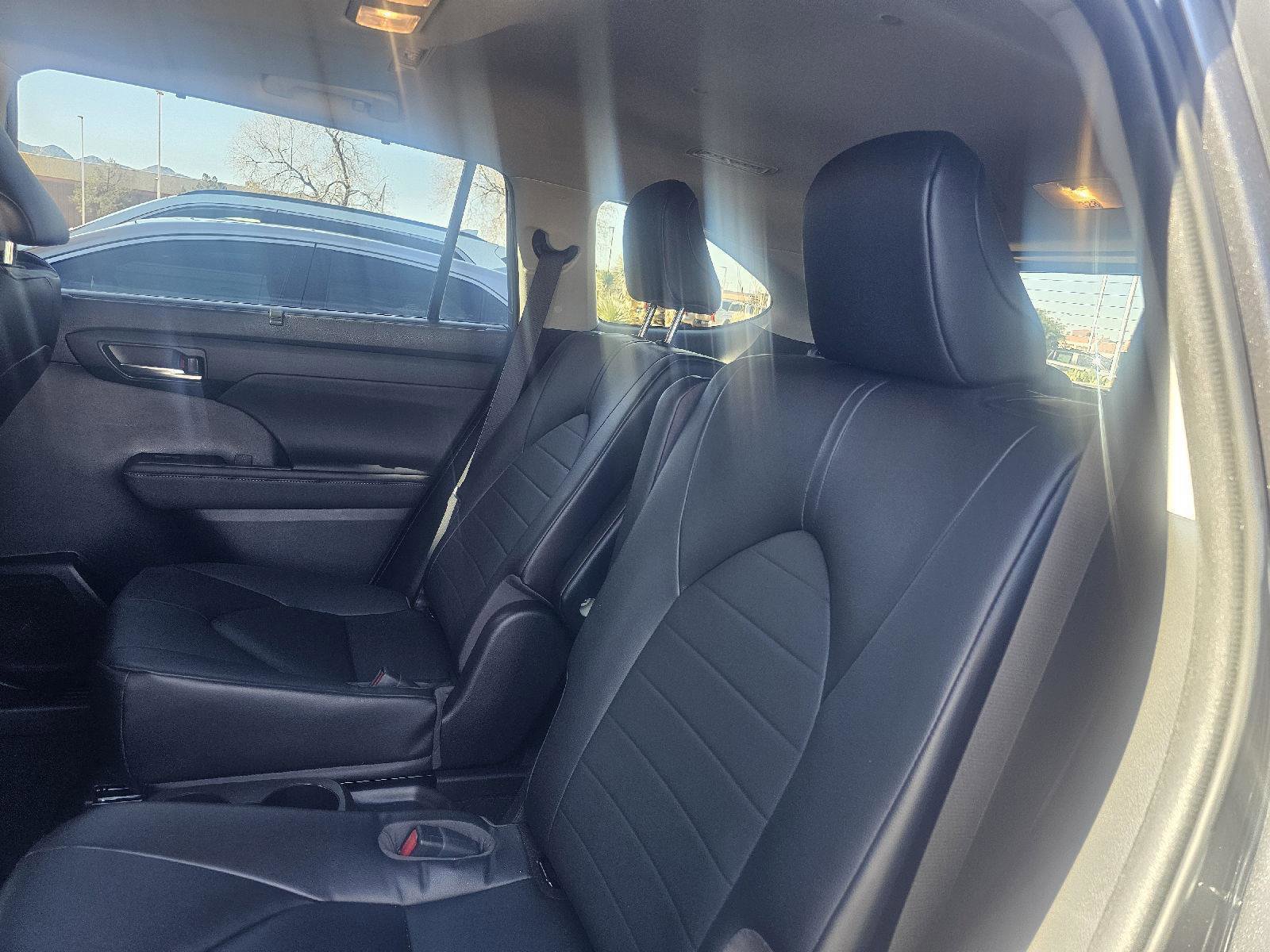 Used 2023 Toyota Highlander XLE image 17