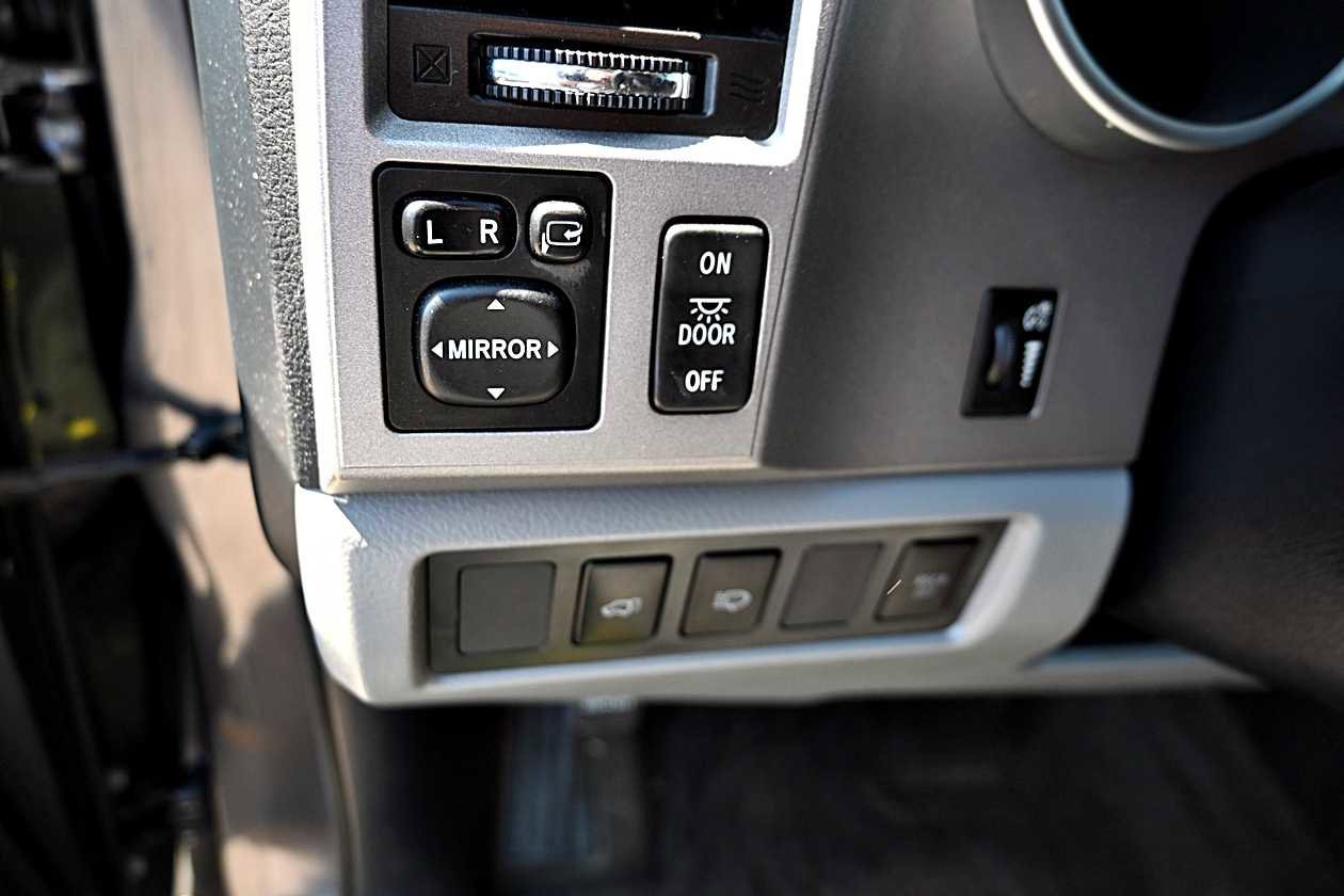 Used 2012 Toyota Sequoia Limited image 27