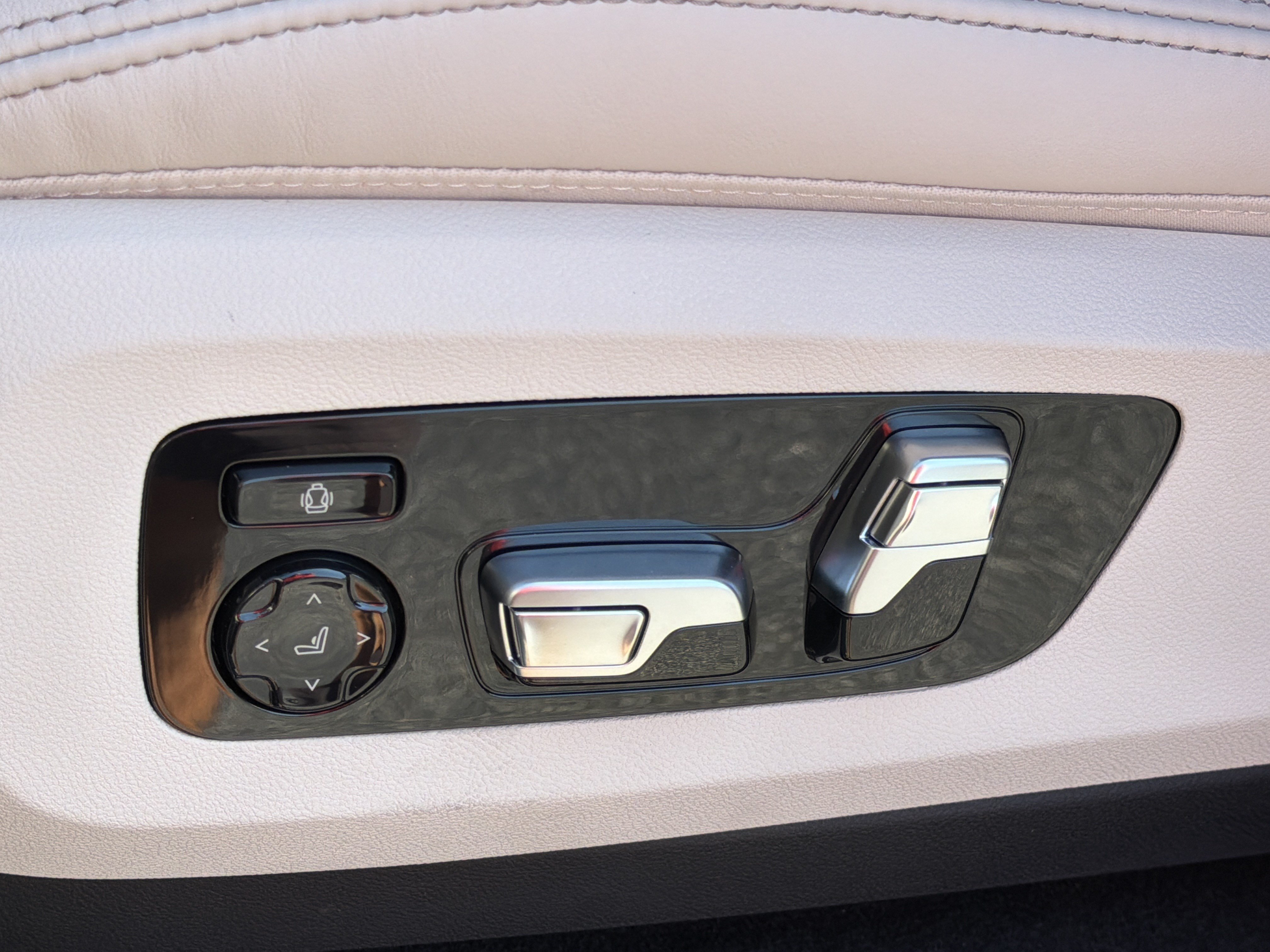New 2027 BMW X7 M60i AWD/4WD image 18