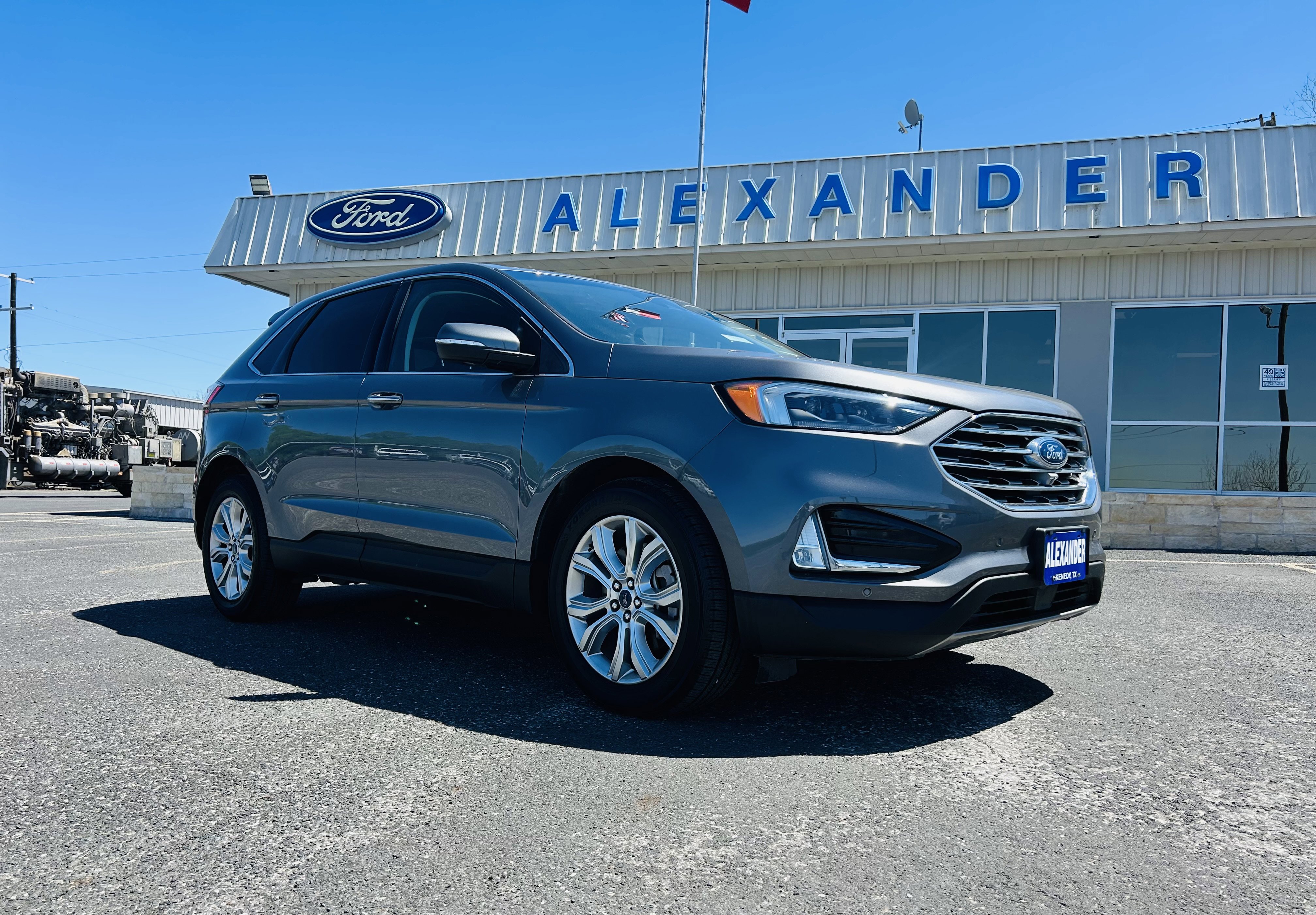 Used 2022 Ford Edge Titanium w/ Equipment Group 301A image 2