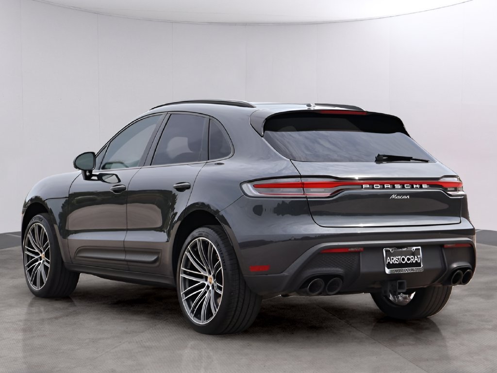 Certified 2024 Porsche Macan AWD/4WD image 3