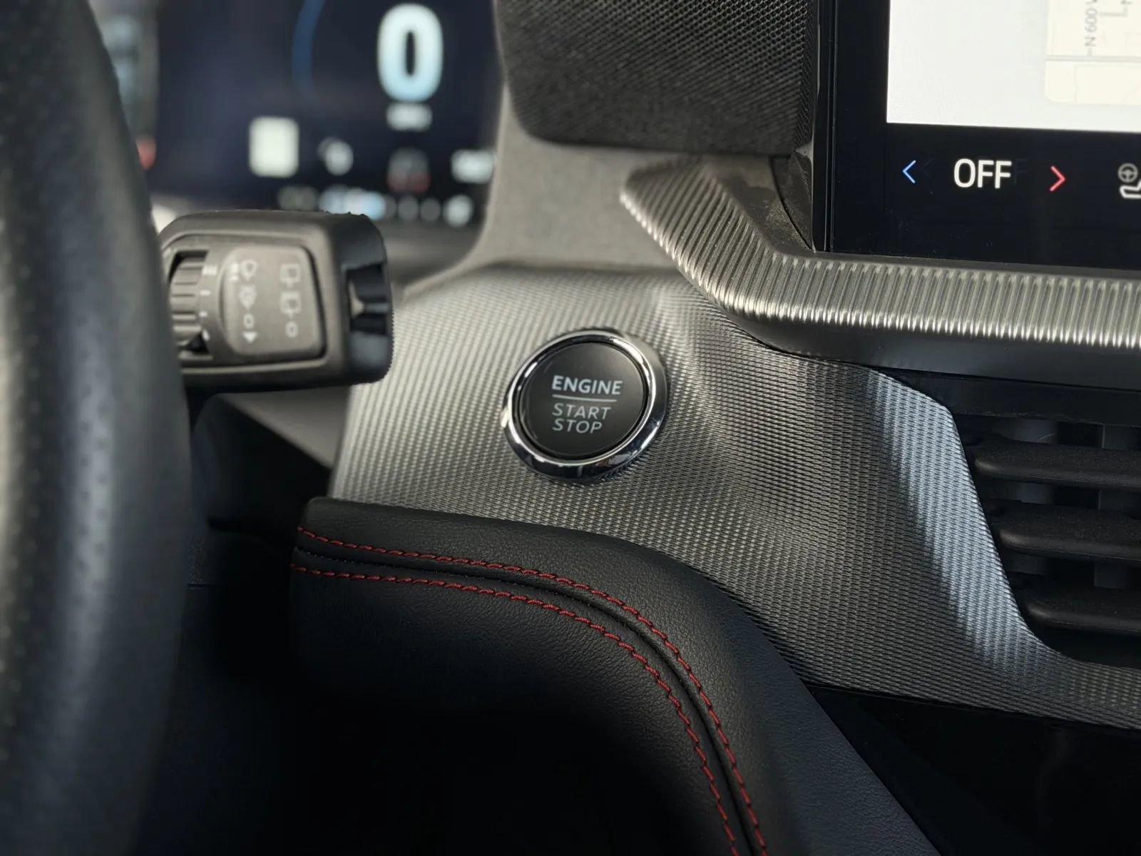 Used 2025 Ford Explorer ST image 32