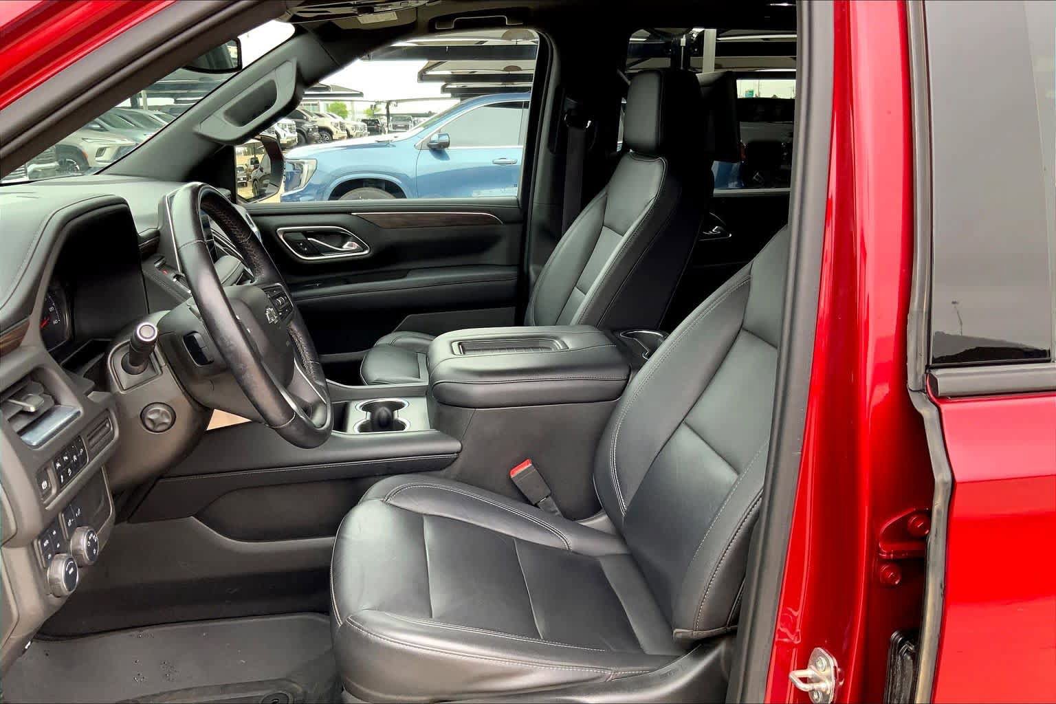 Used 2021 Chevrolet Tahoe Z71 w/ Luxury Package AWD/4WD image 8
