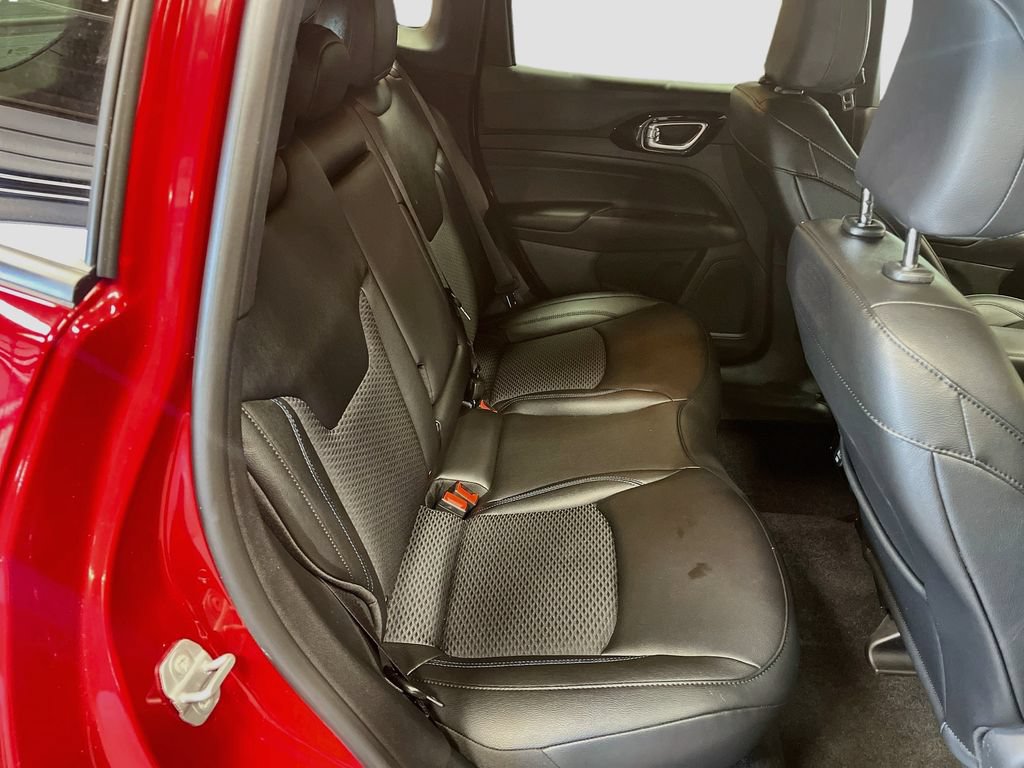 Used 2026 Jeep Compass Latitude AWD/4WD image 27