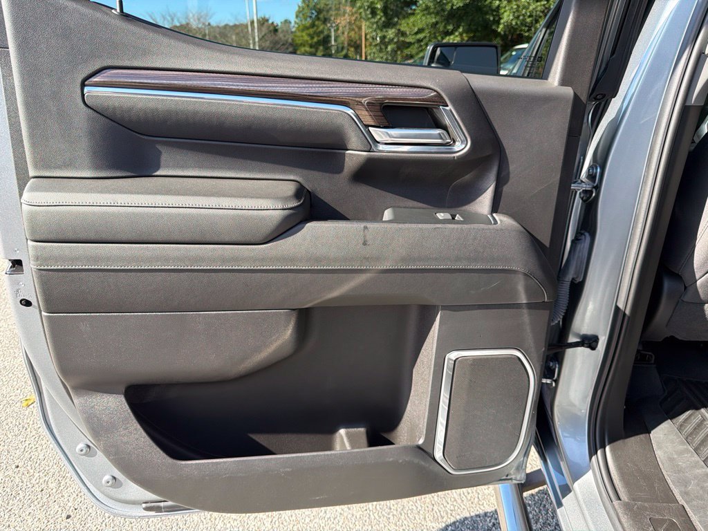 Used 2023 Chevrolet Silverado 1500 LT AWD/4WD image 22