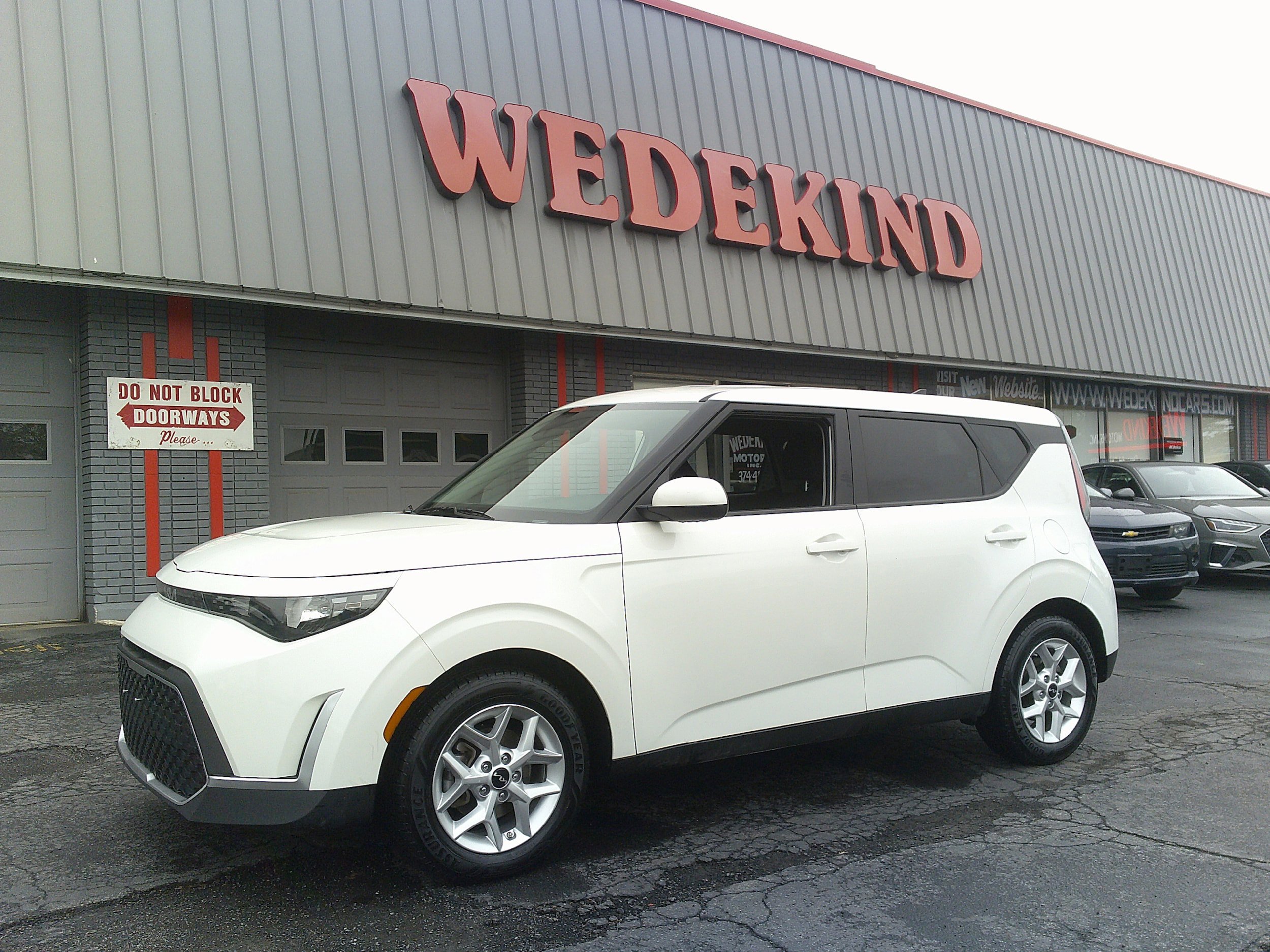 Used 2023 Kia Soul LX w/ Option Group 015 FWD video 1