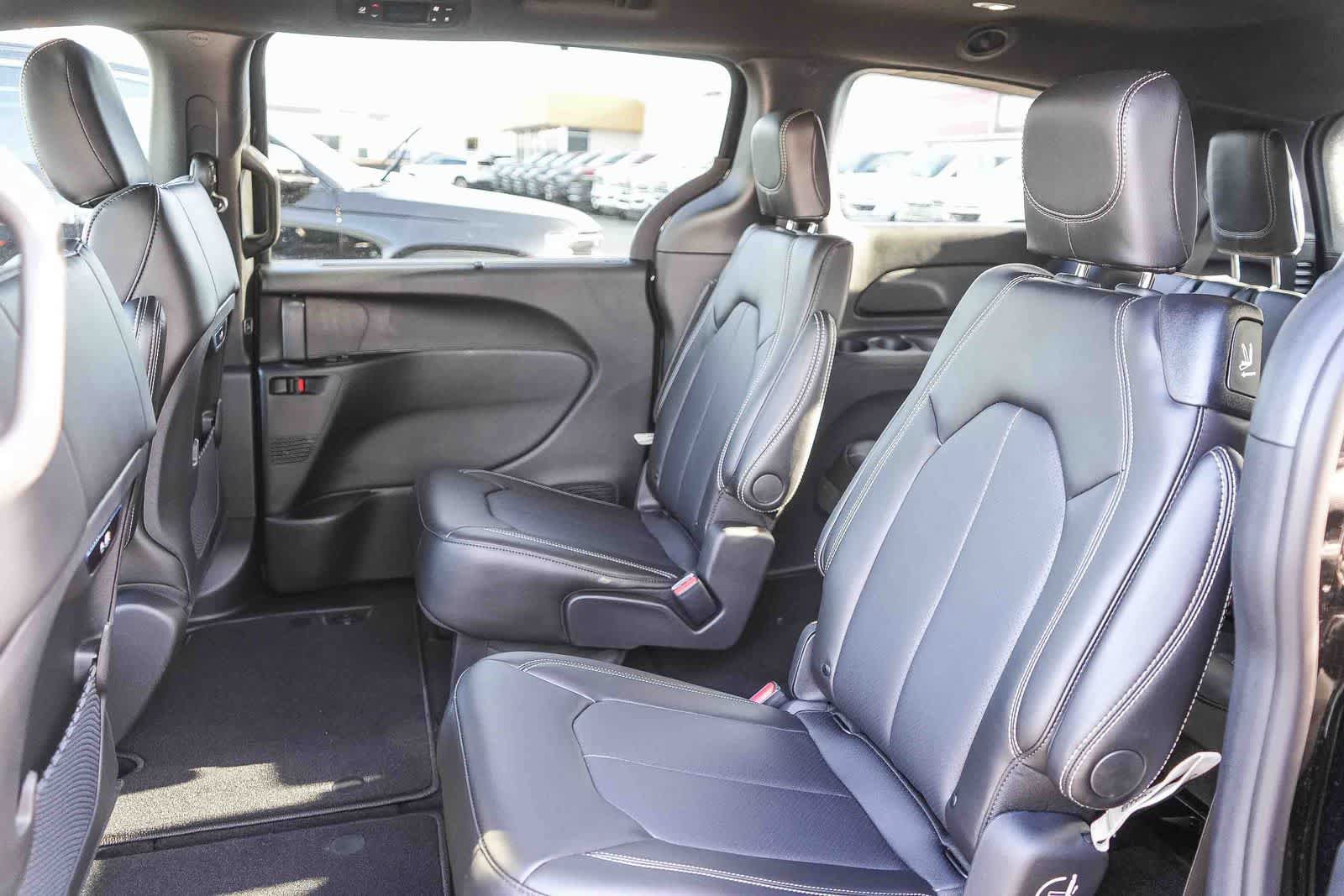 New 2026 Chrysler Pacifica Select FWD image 20