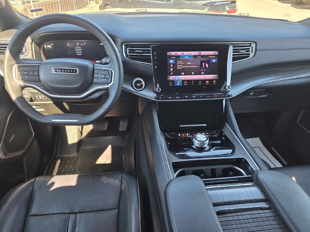 Certified 2024 Jeep Wagoneer L Series II w/ Flexible Seating Group RWD image 19