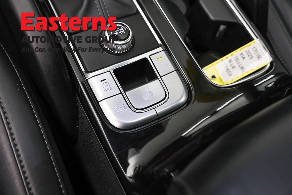 Used 2025 Kia Telluride S FWD image 21