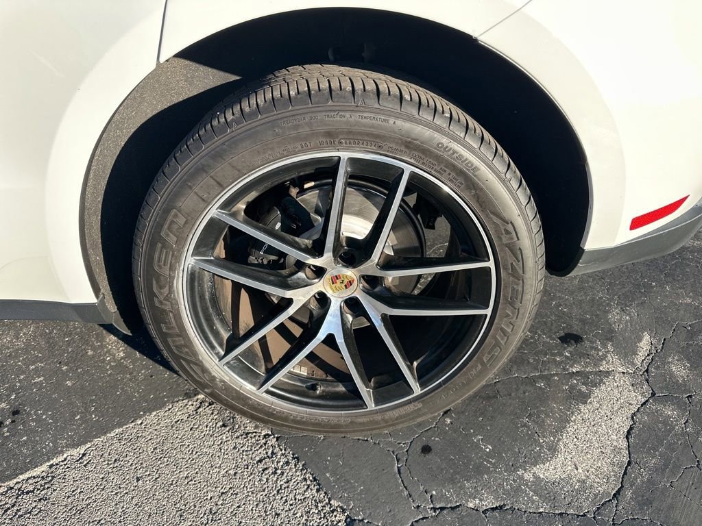 Used 2023 Porsche Macan Base image 40