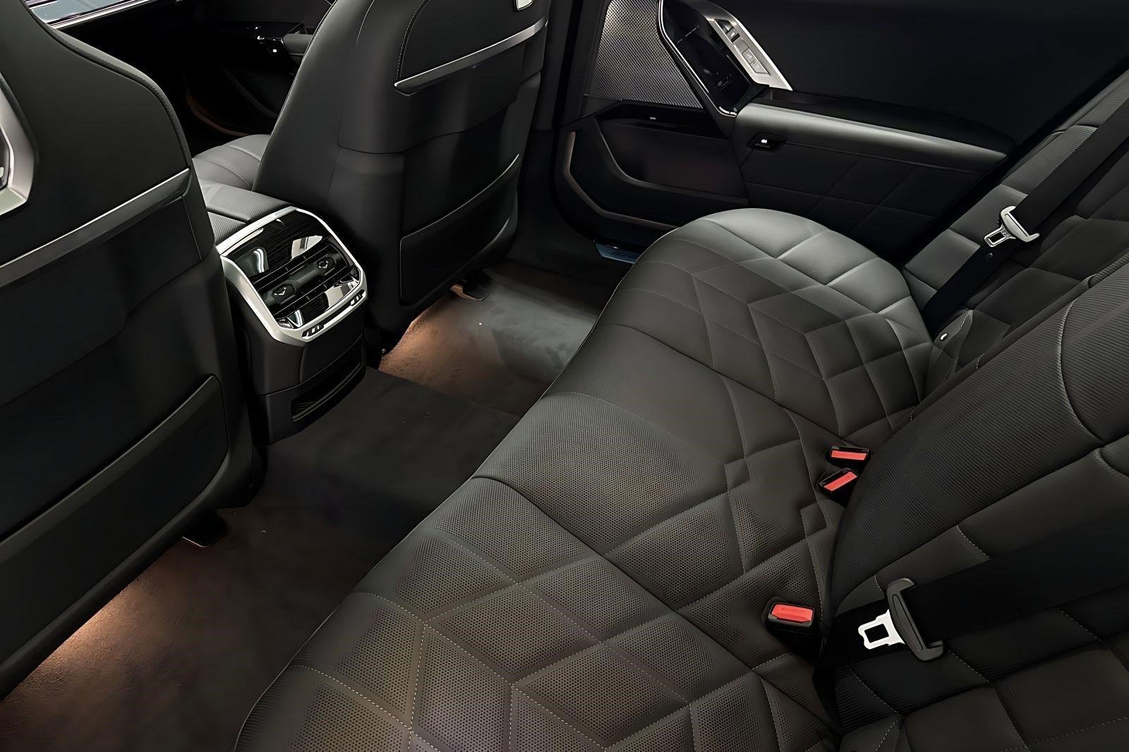 New 2026 BMW 750e xDrive image 22