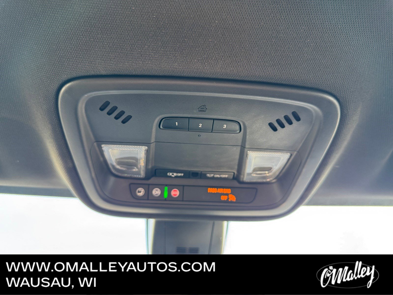 Used 2022 Chevrolet Traverse LT image 24