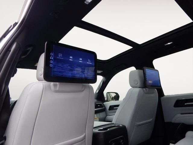 New 2025 Chevrolet Suburban Premier image 14