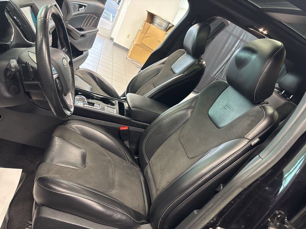 Used 2019 Ford Edge ST w/ Equipment Group 401A AWD/4WD image 24